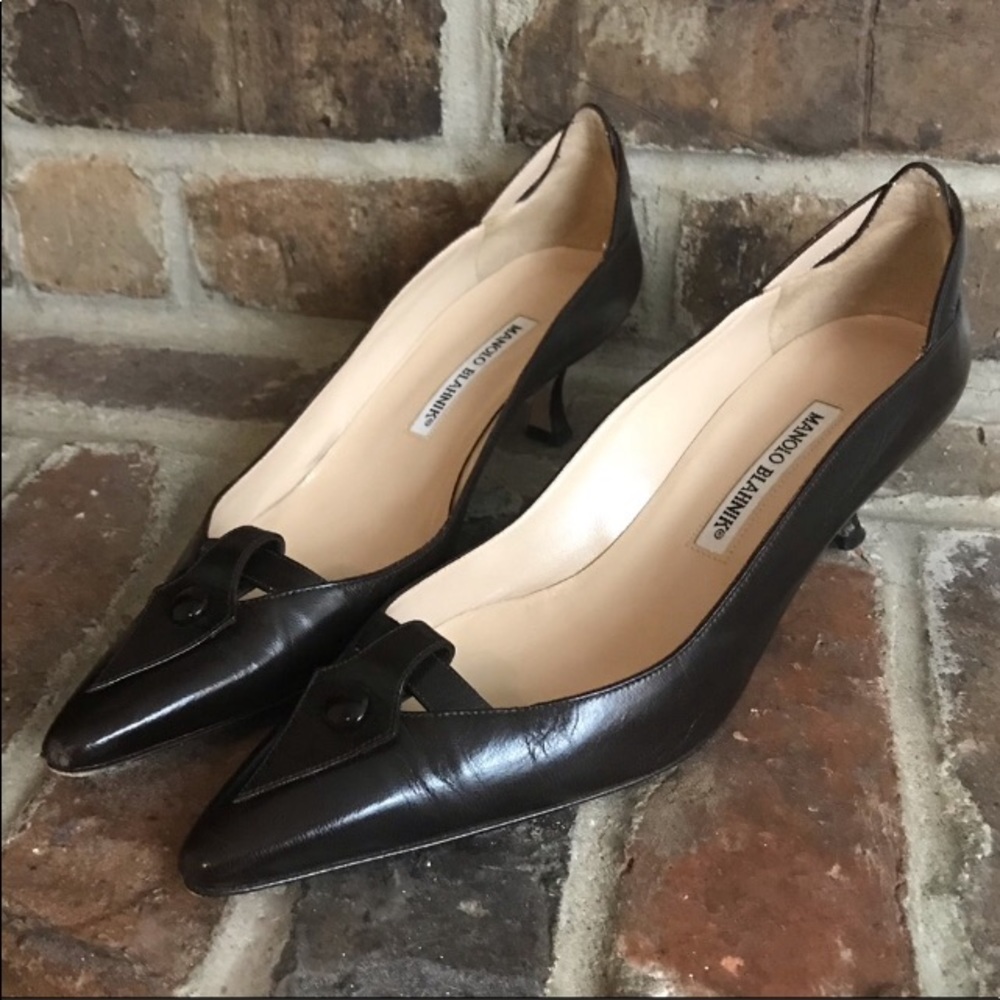 Manolo Blahnik brown leather kitten heels